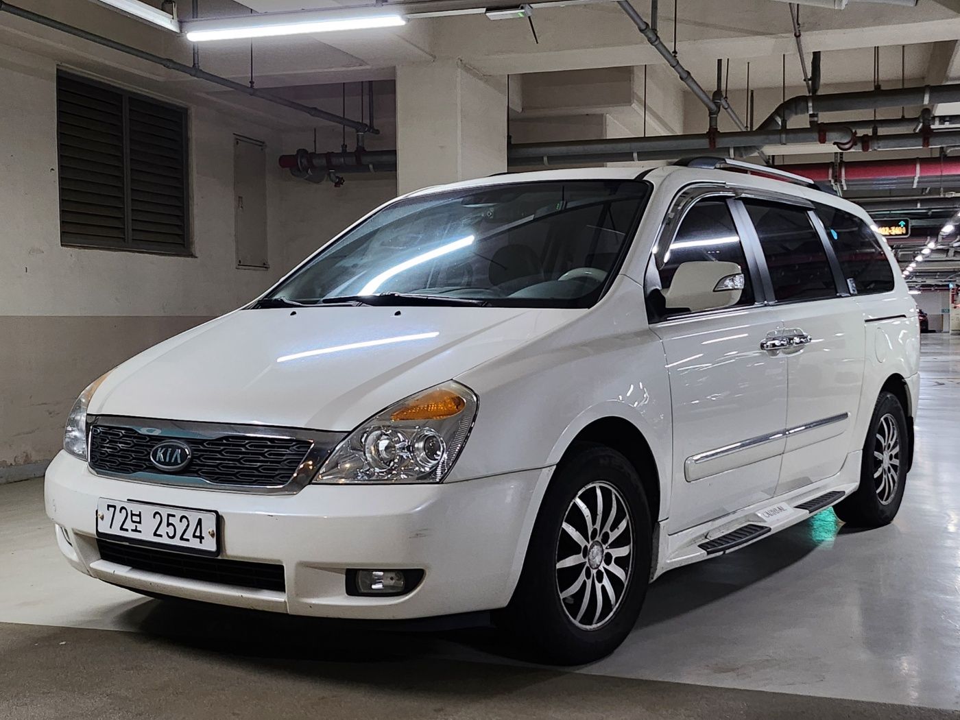 KIA CARNIVAL R 2011