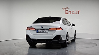 BMW 5-SERIES G60 2024