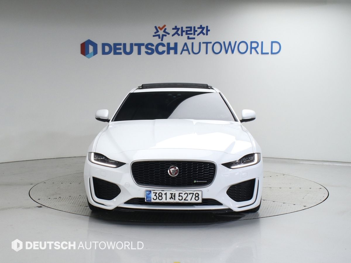 JAGUAR XE