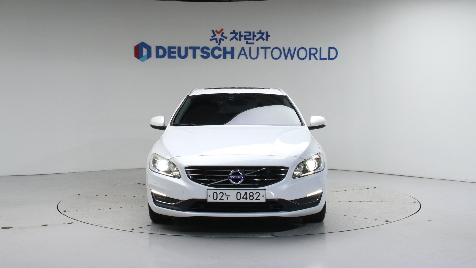 VOLVO V60 2016