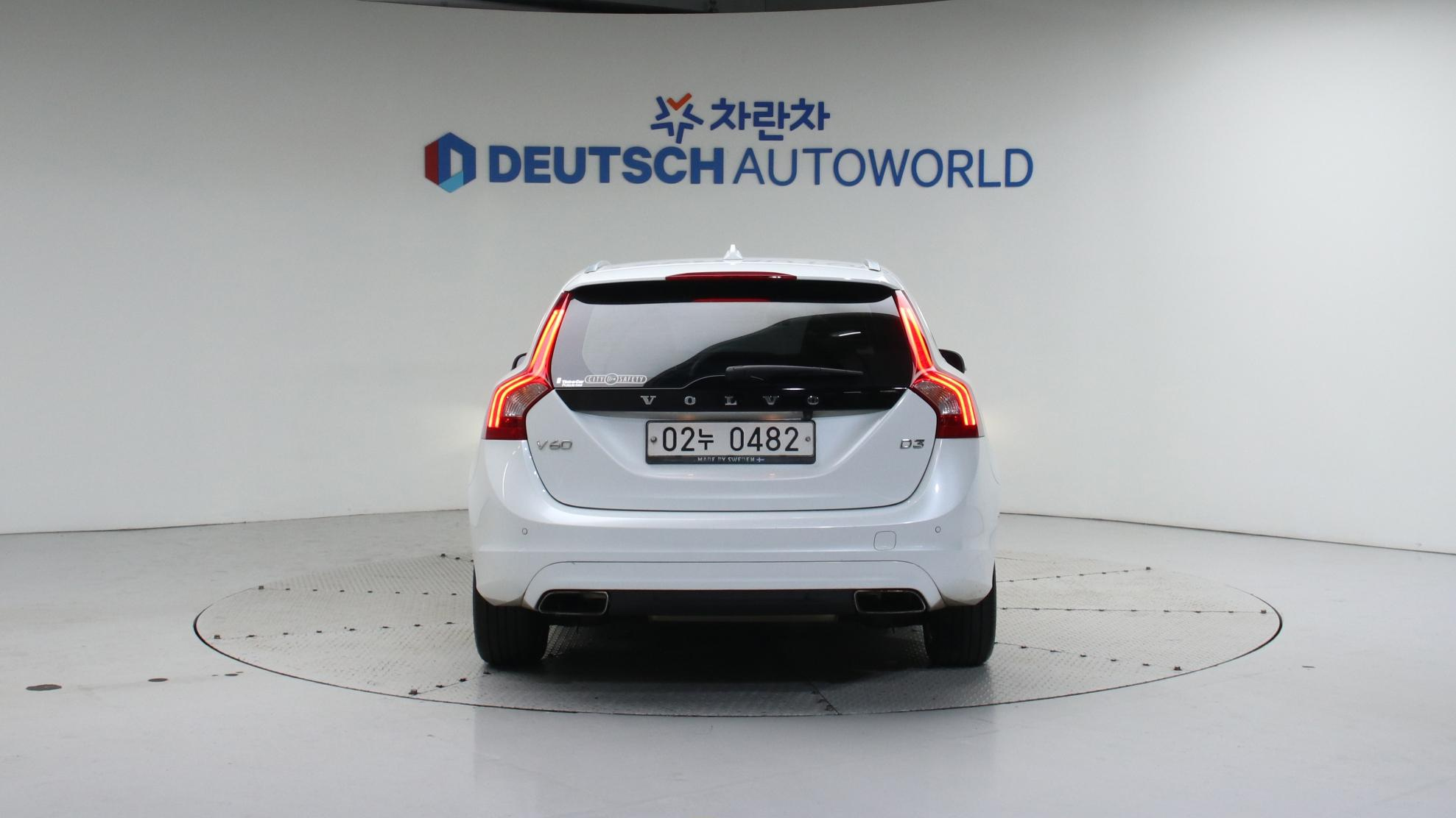 VOLVO V60 2016