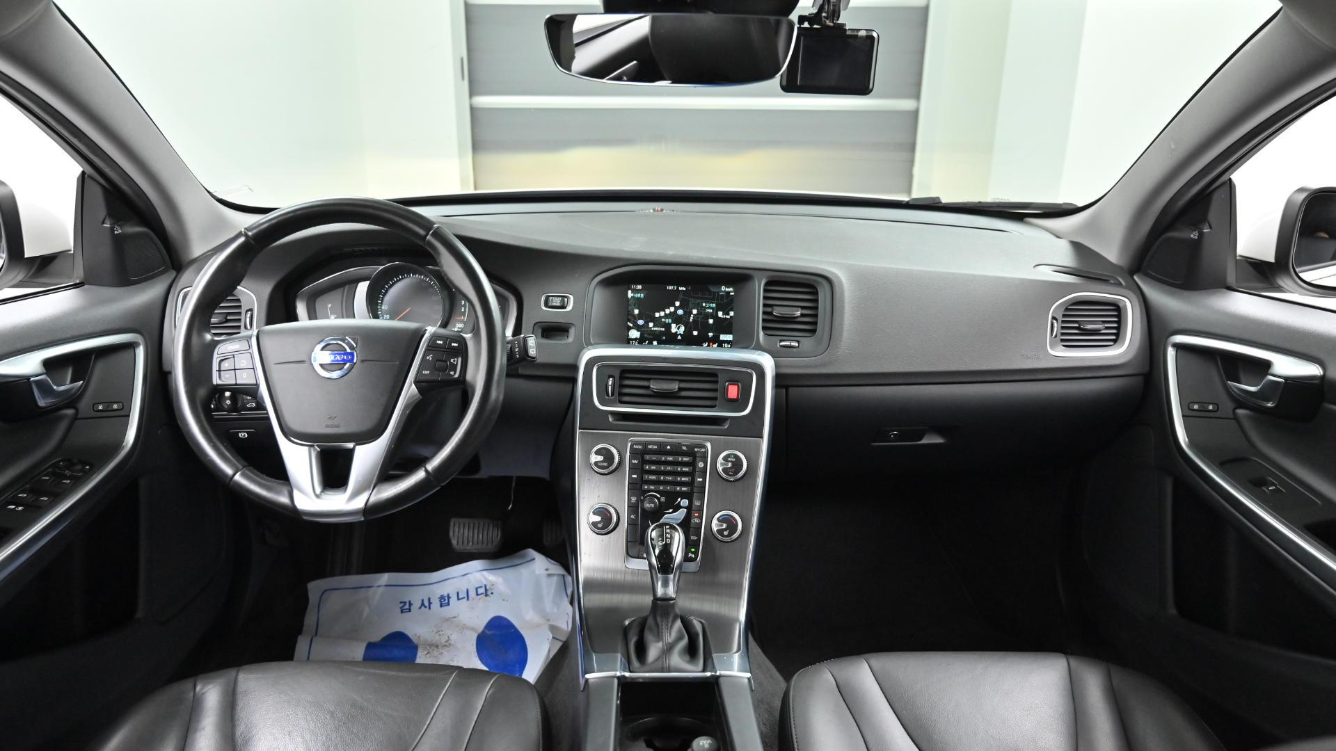VOLVO V60 2016