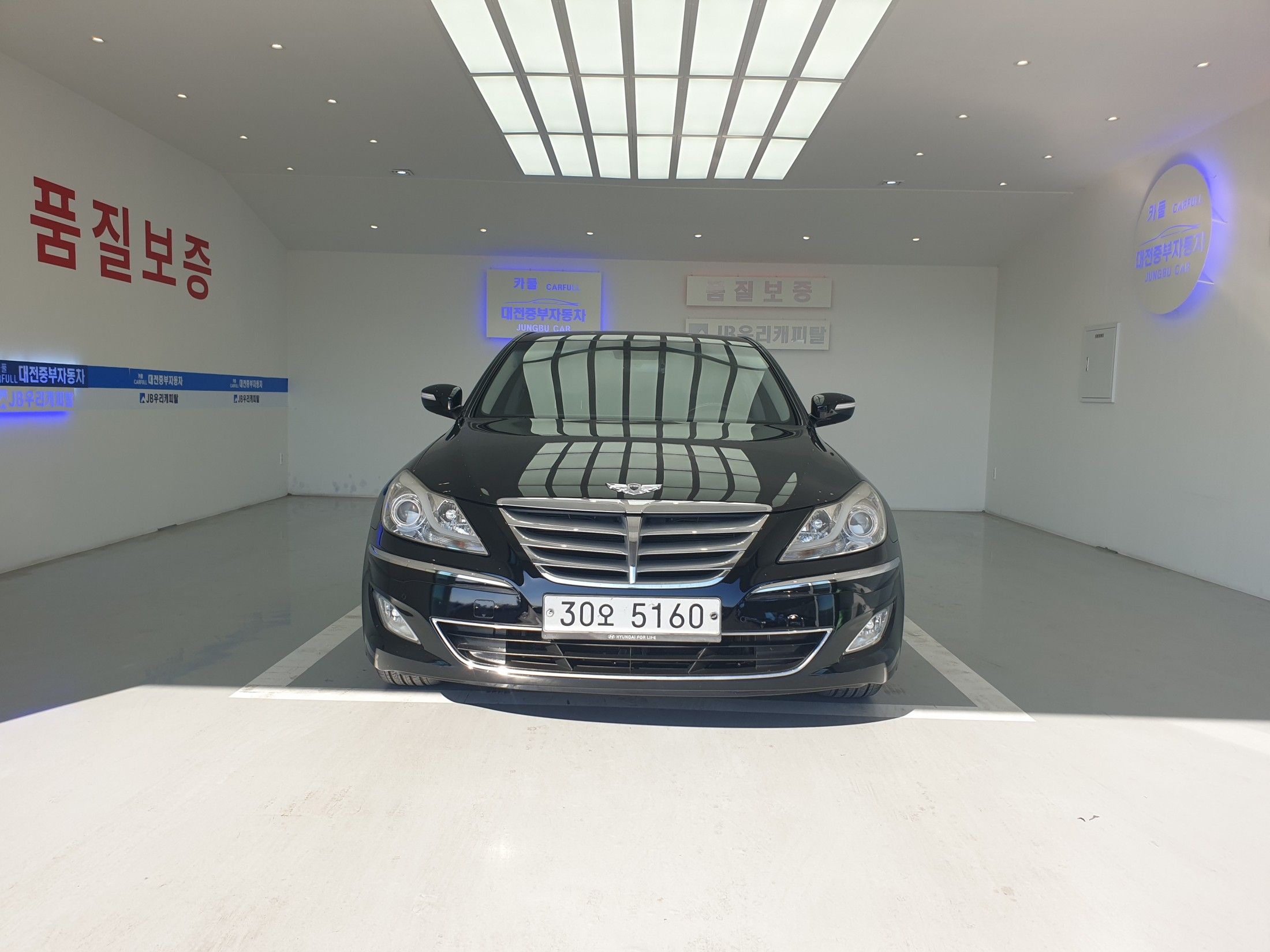 HYUNDAI GENESIS 2012