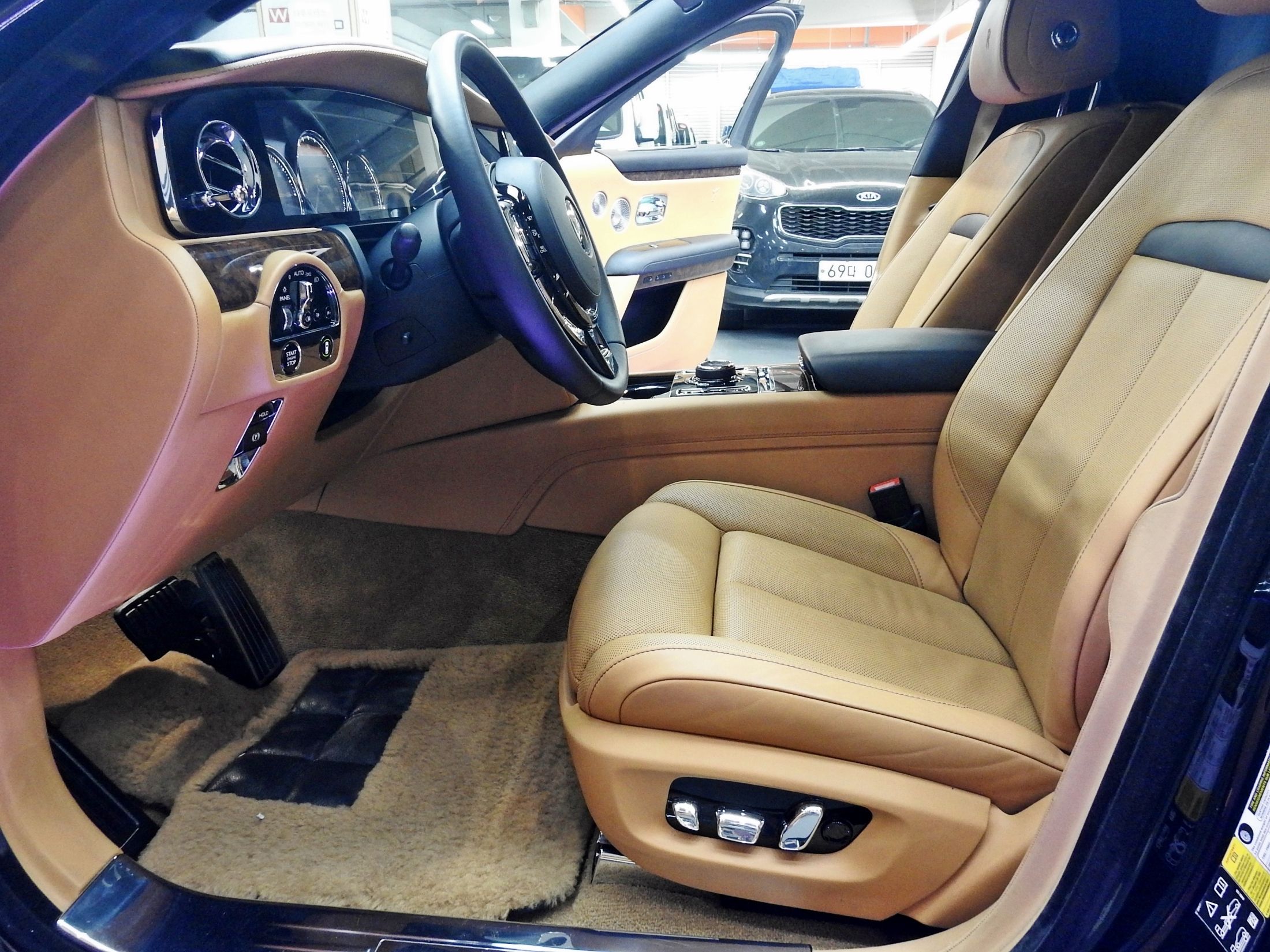 ROLLS ROYCE GHOST