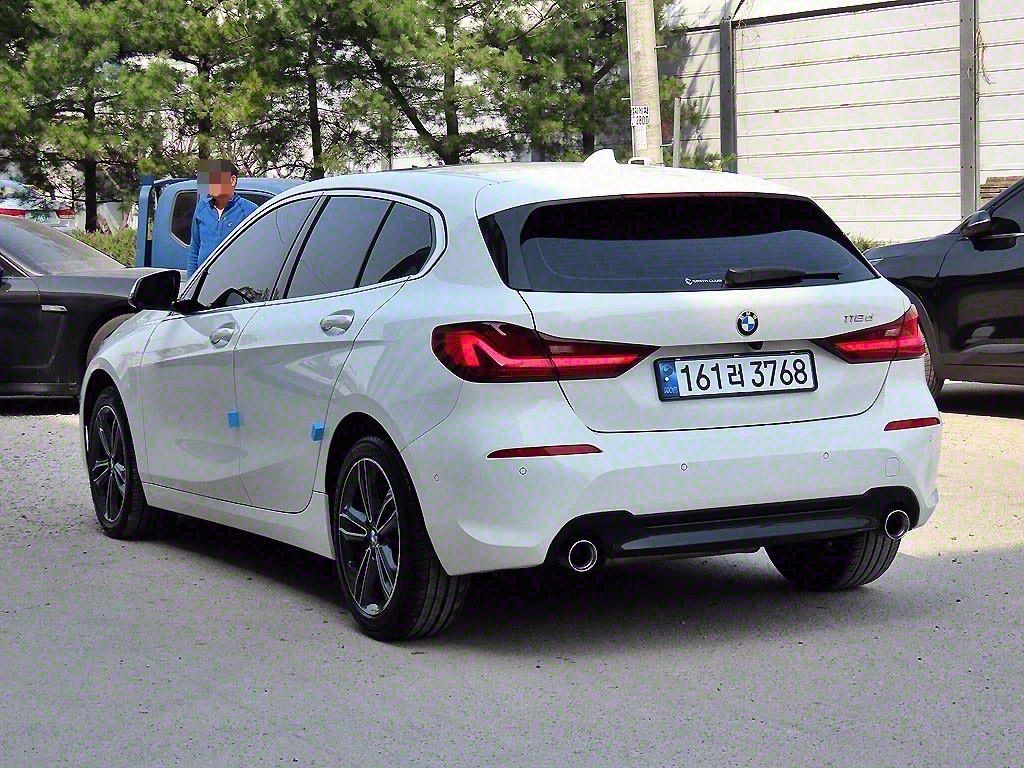 BMW 1-SERIES F40 2021