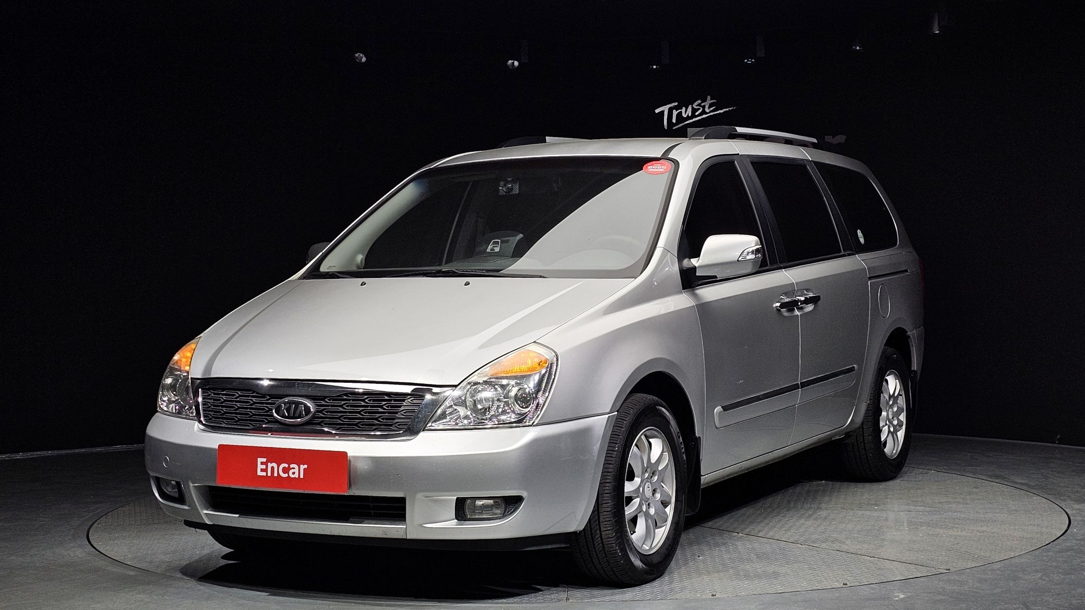 KIA CARNIVAL R 2013