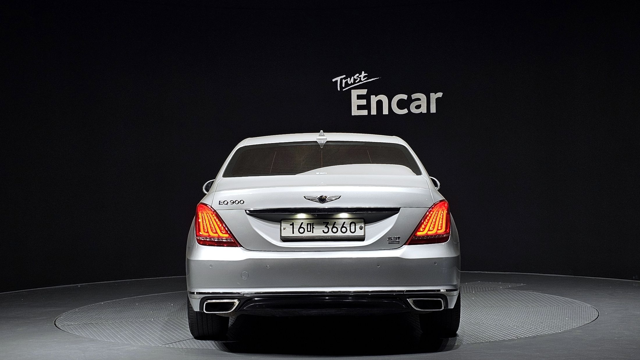 GENESIS EQ900 2016