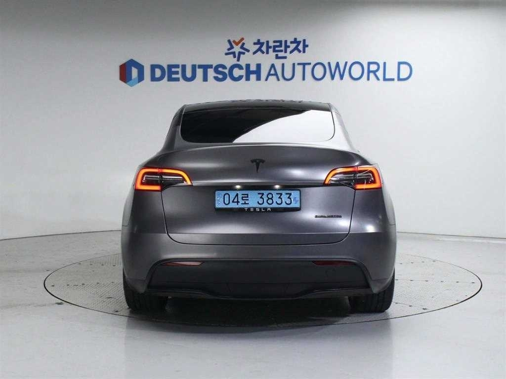 TESLA MODEL Y