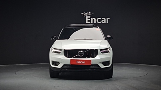 VOLVO XC40 2019