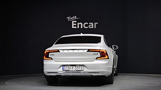 VOLVO S90 2023