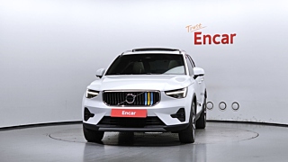 VOLVO XC40 2023