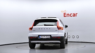 VOLVO XC40 2023