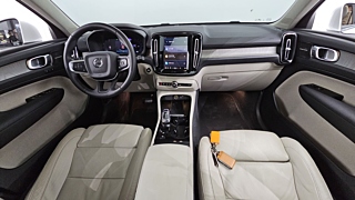 VOLVO XC40 2023