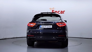 MASERATI LEVANTE 2020