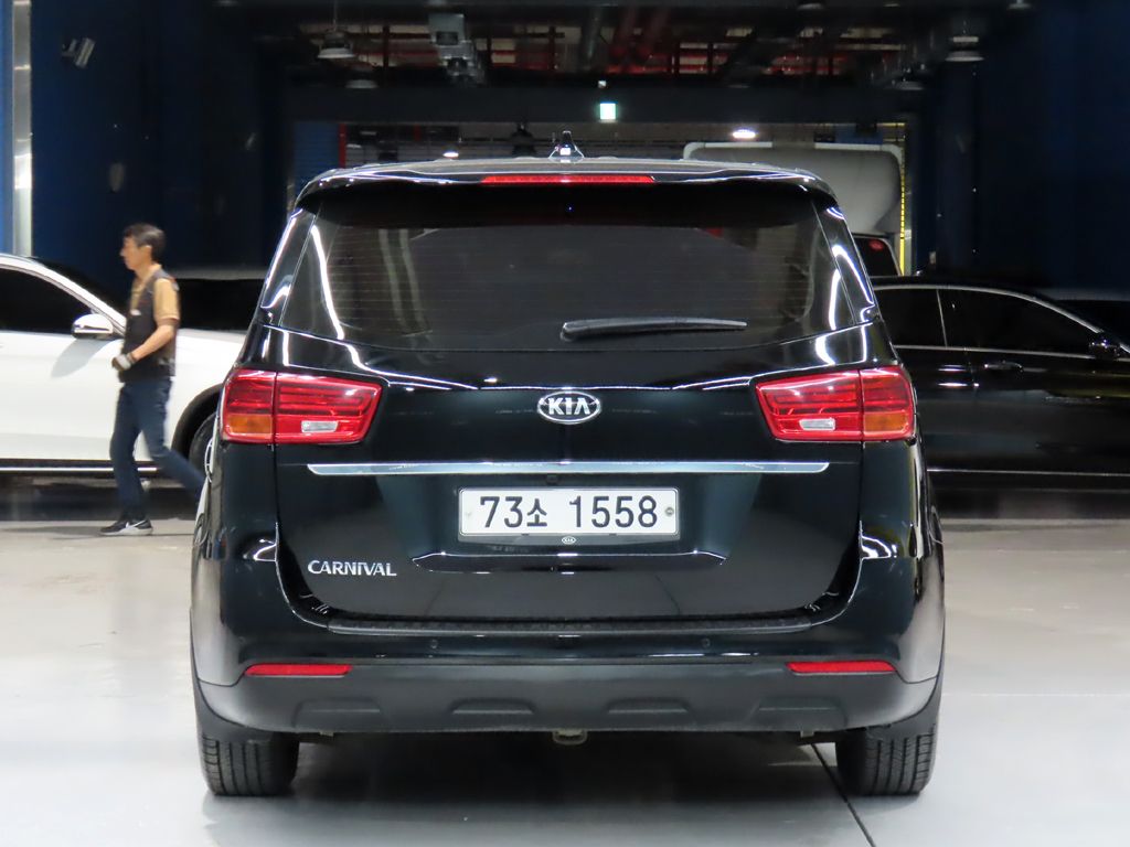 KIA CARNIVAL 2018