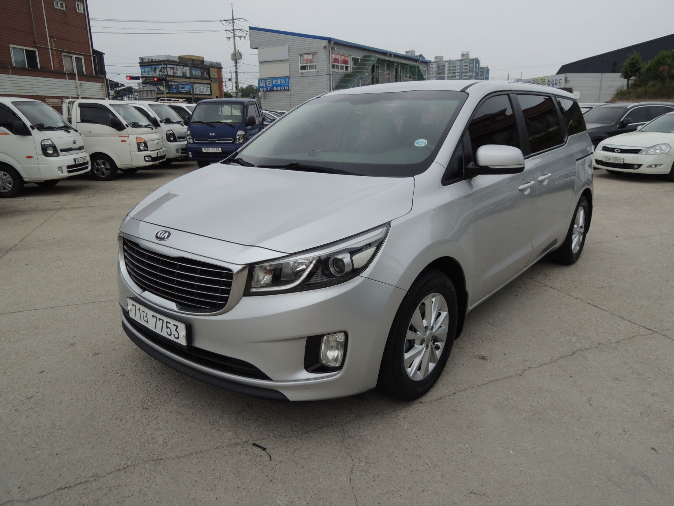 KIA CARNIVAL 2015