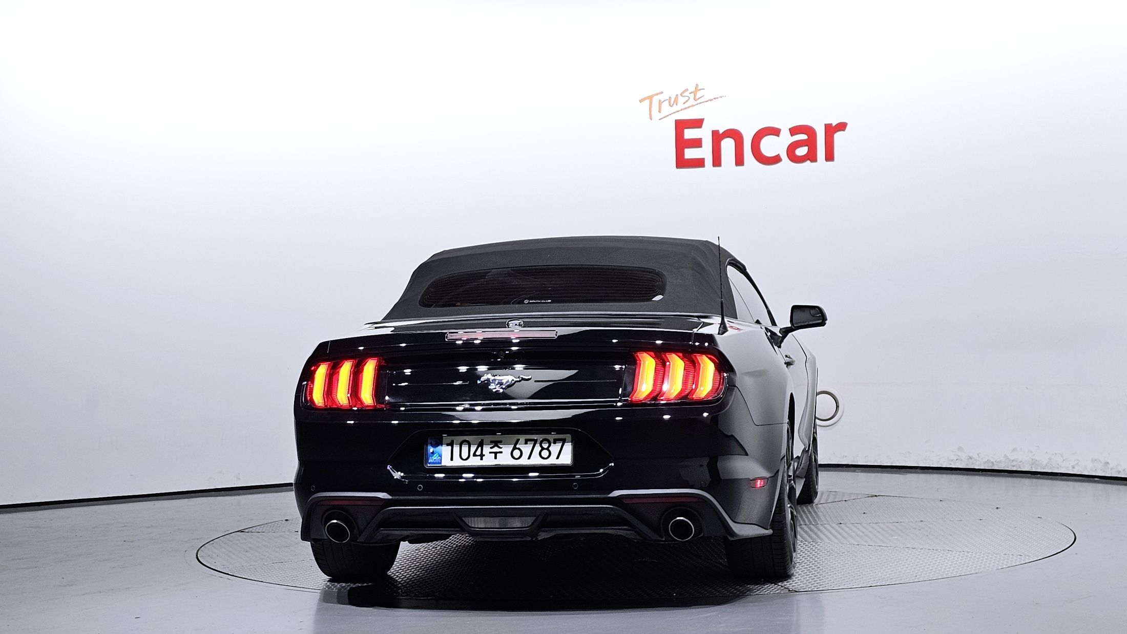 FORD MUSTANG