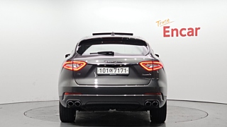 MASERATI LEVANTE 2020