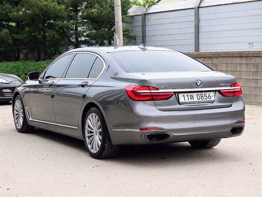 BMW 7-SERIES G11 2016