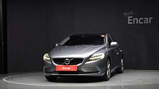 VOLVO V40 2016