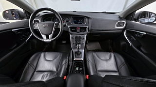 VOLVO V40 2016
