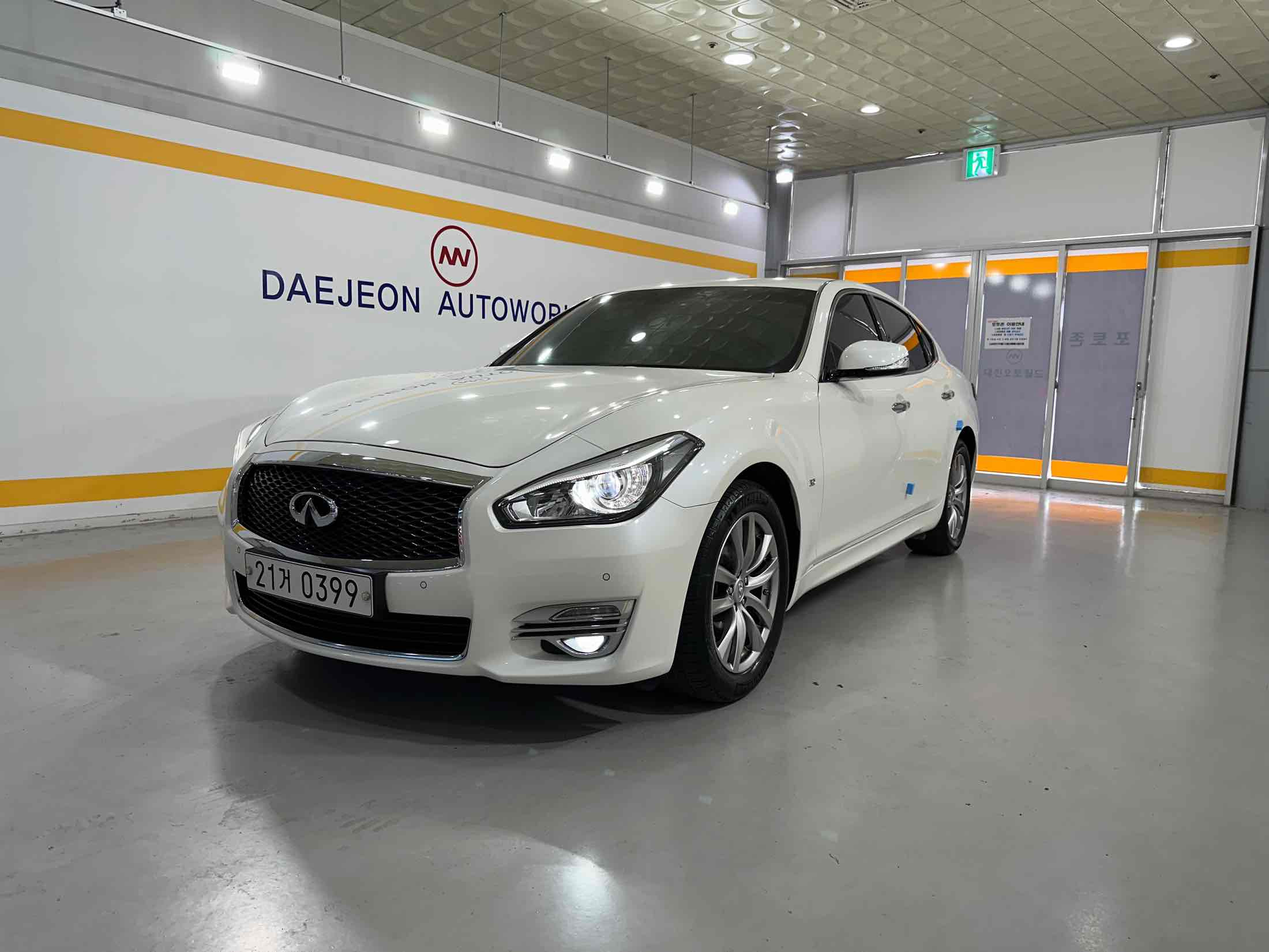 INFINITI Q70