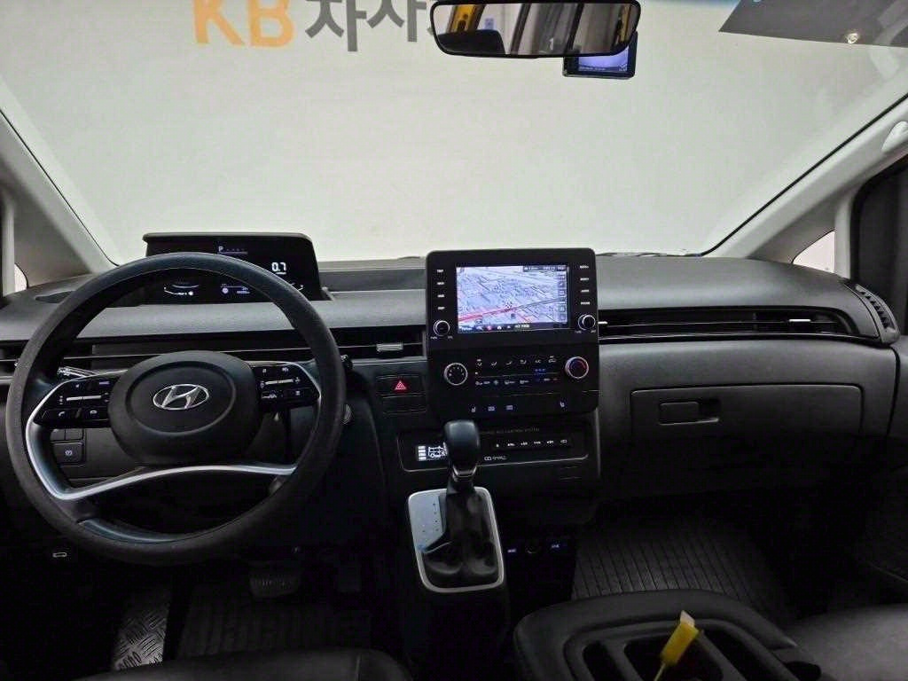 HYUNDAI STARIA 2023