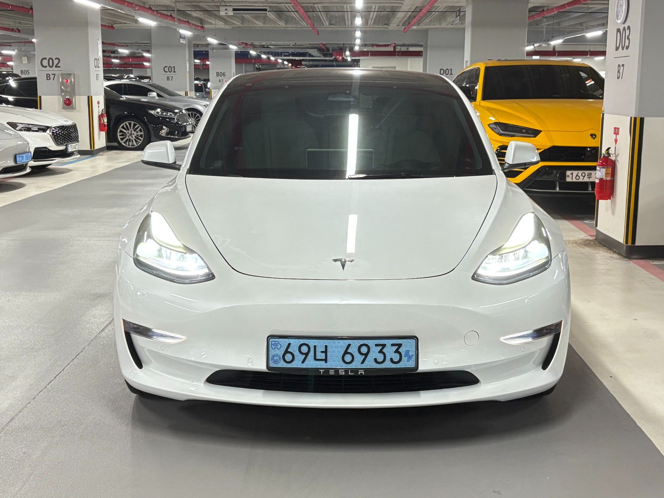 TESLA MODEL 3