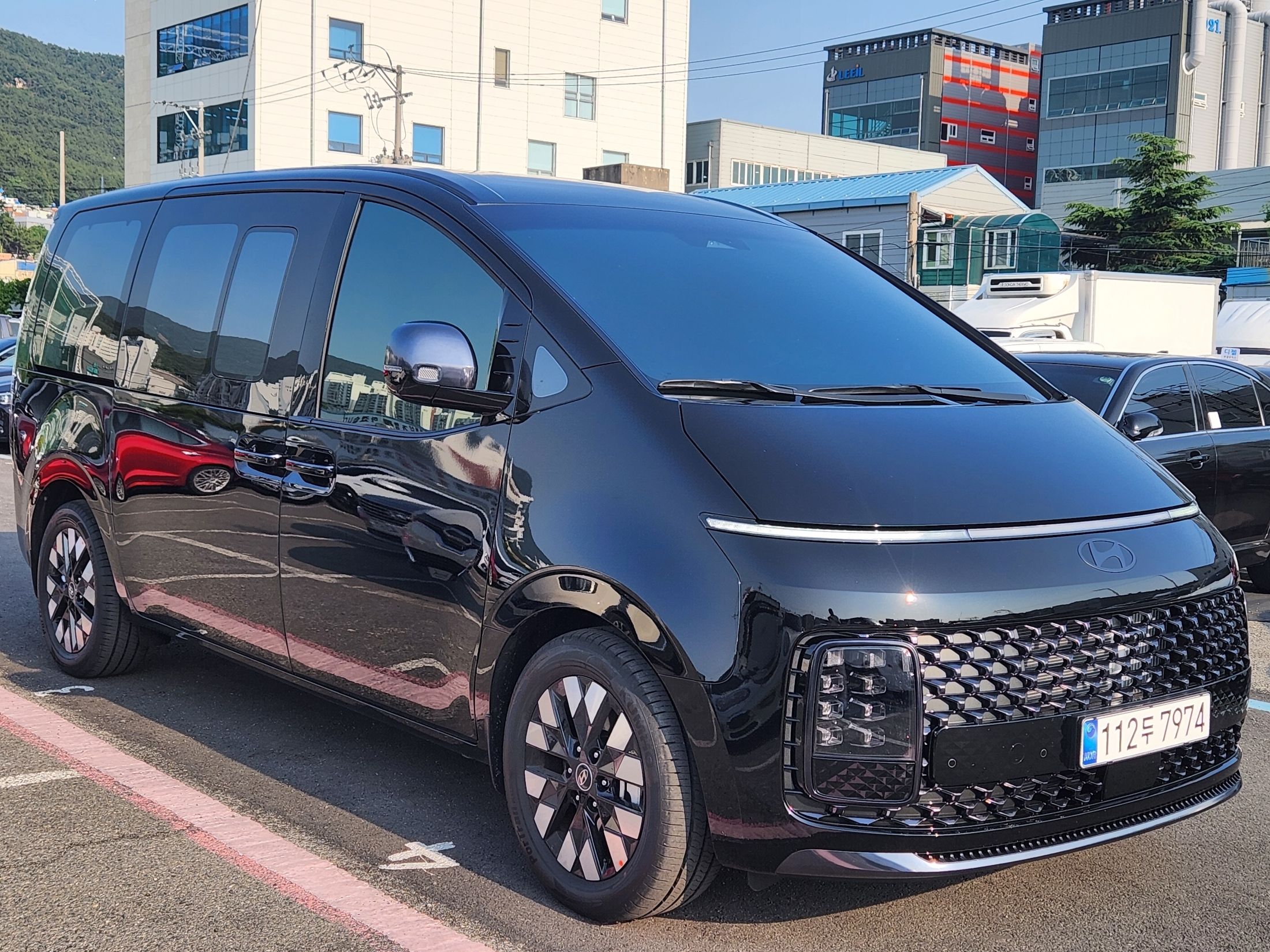 HYUNDAI STARIA