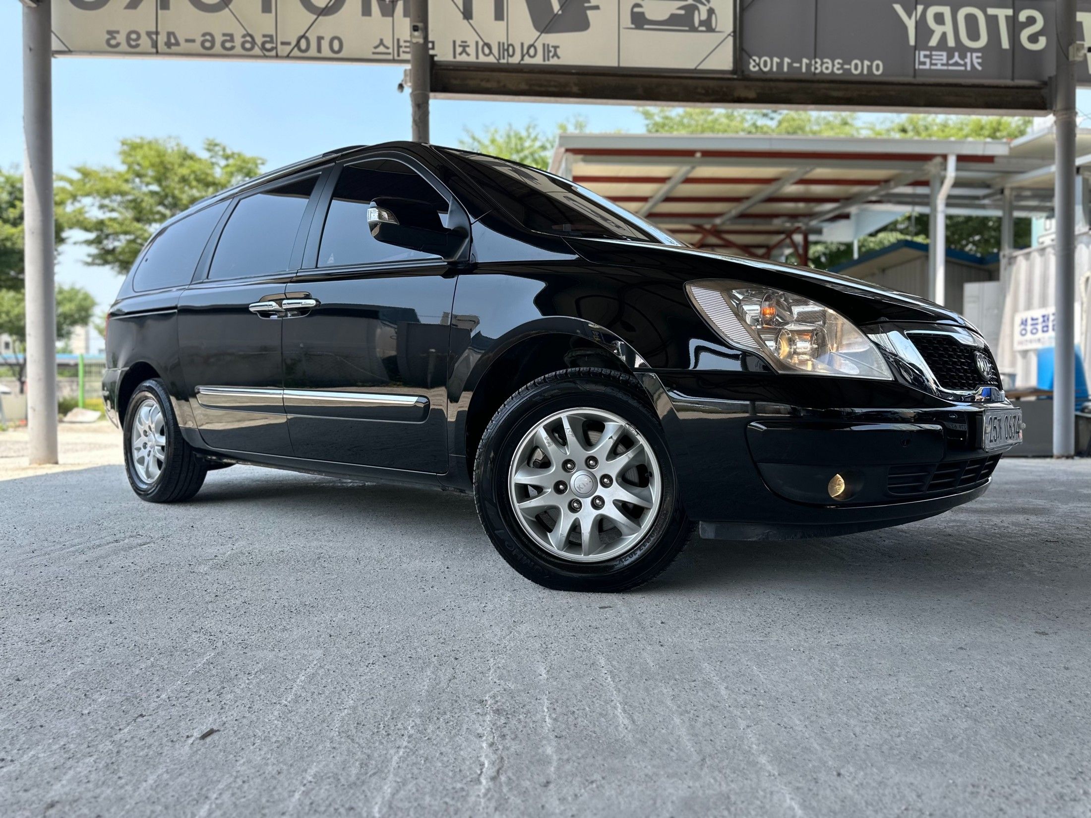 KIA CARNIVAL R 2012