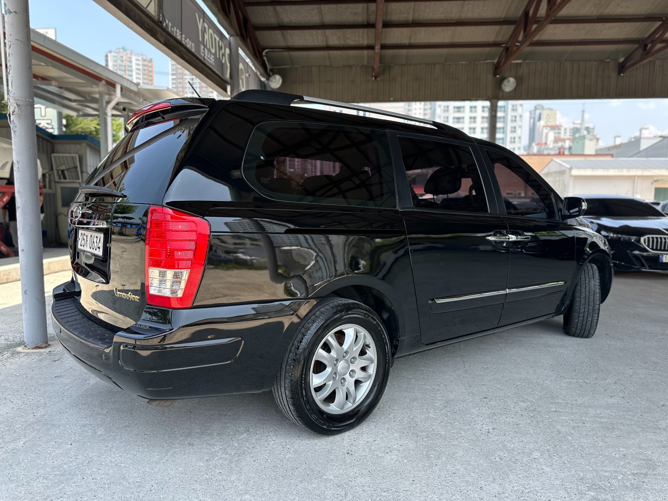 KIA CARNIVAL R 2012