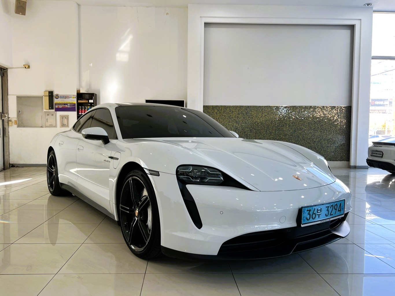PORSCHE TAYCAN