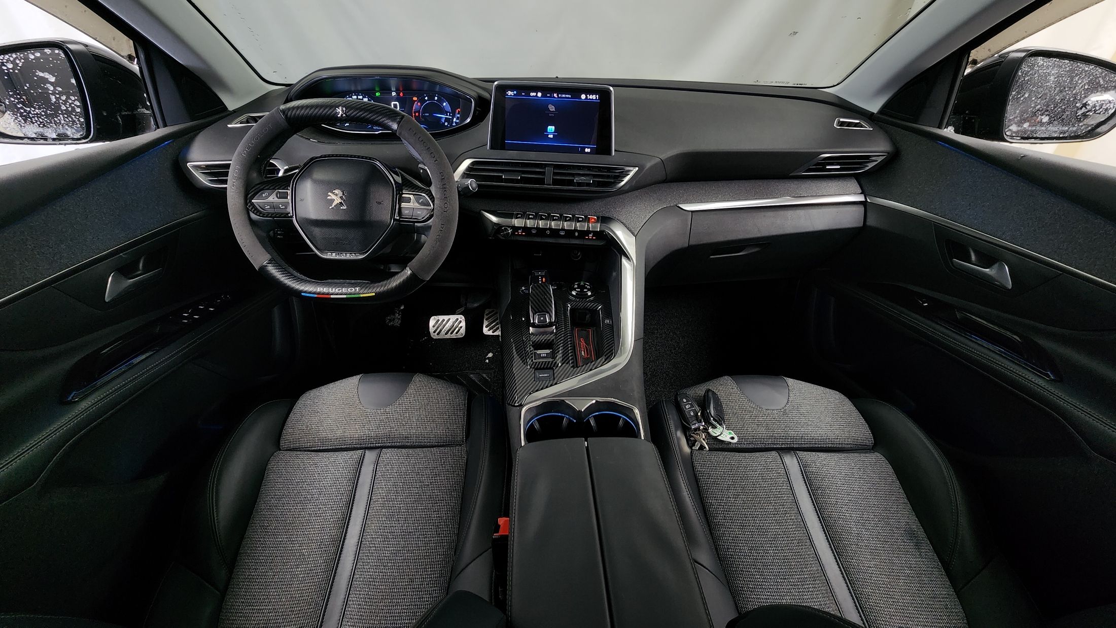 PEUGEOT 5008