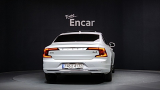 VOLVO S90 2022
