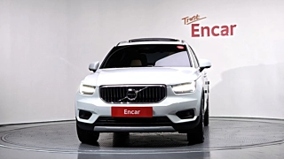VOLVO XC40 2021