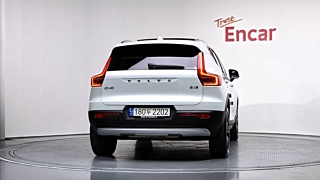 VOLVO XC40 2021