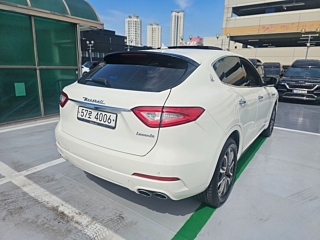 MASERATI LEVANTE 2016