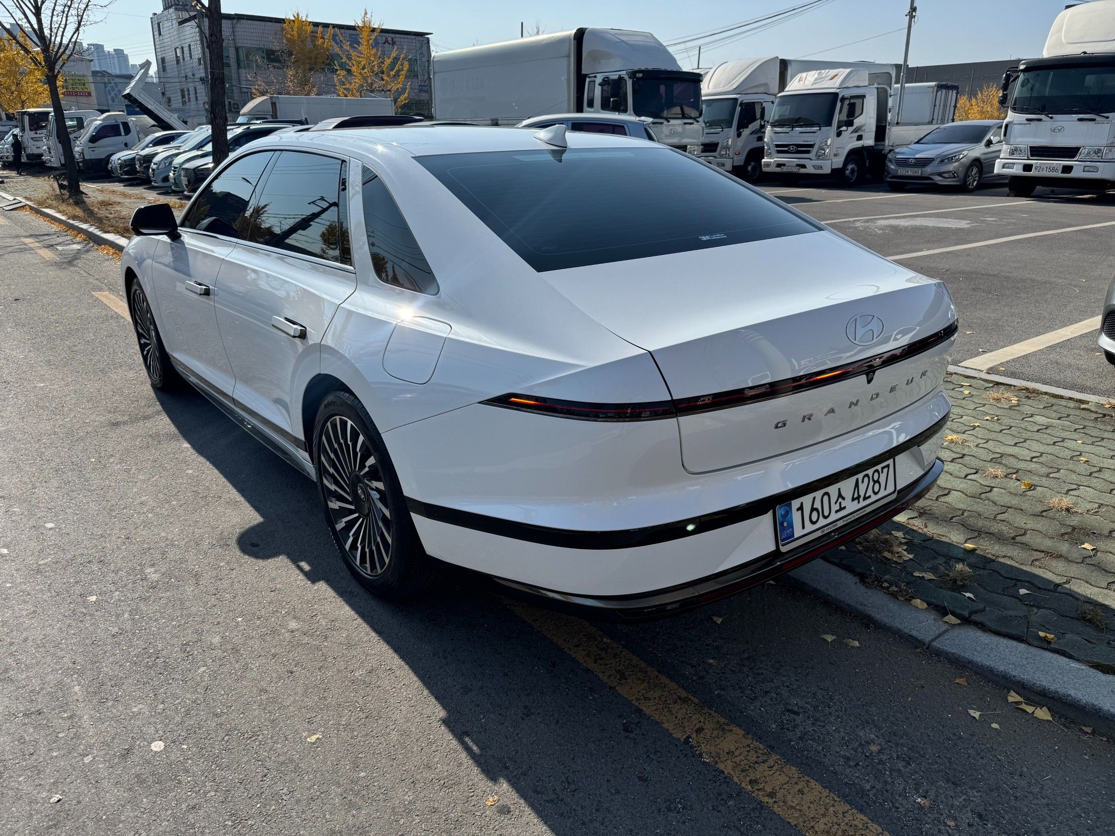 HYUNDAI GRANDEUR HYBRID GN7 2023