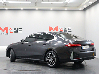 BMW 5-SERIES G60 2023