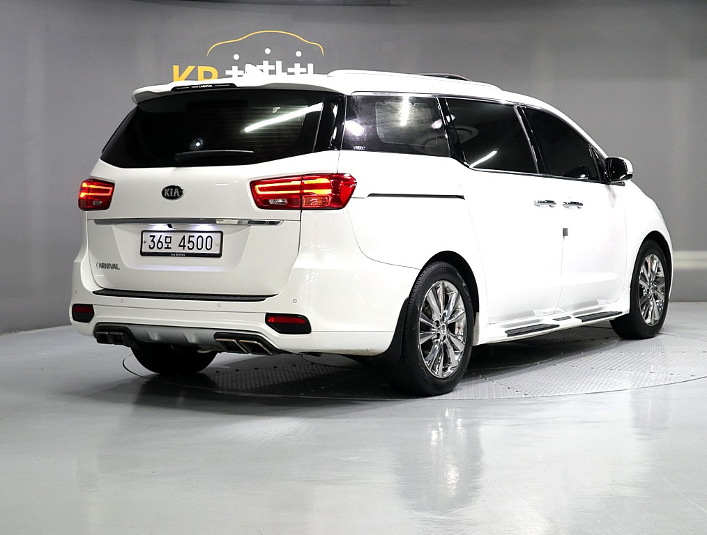 KIA CARNIVAL 2018