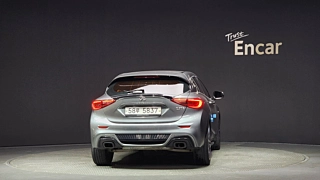 INFINITI Q30 2017