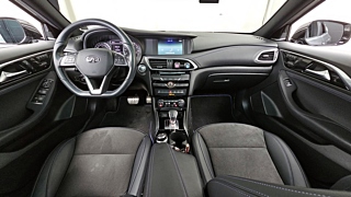 INFINITI Q30 2017
