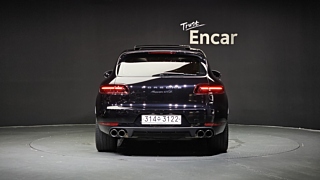 PORSCHE MACAN 2018