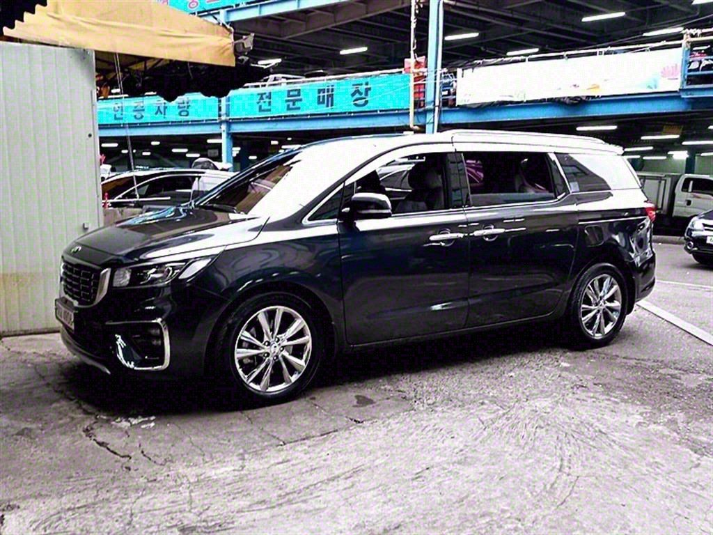 KIA CARNIVAL 2018