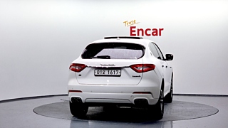 MASERATI LEVANTE 2018