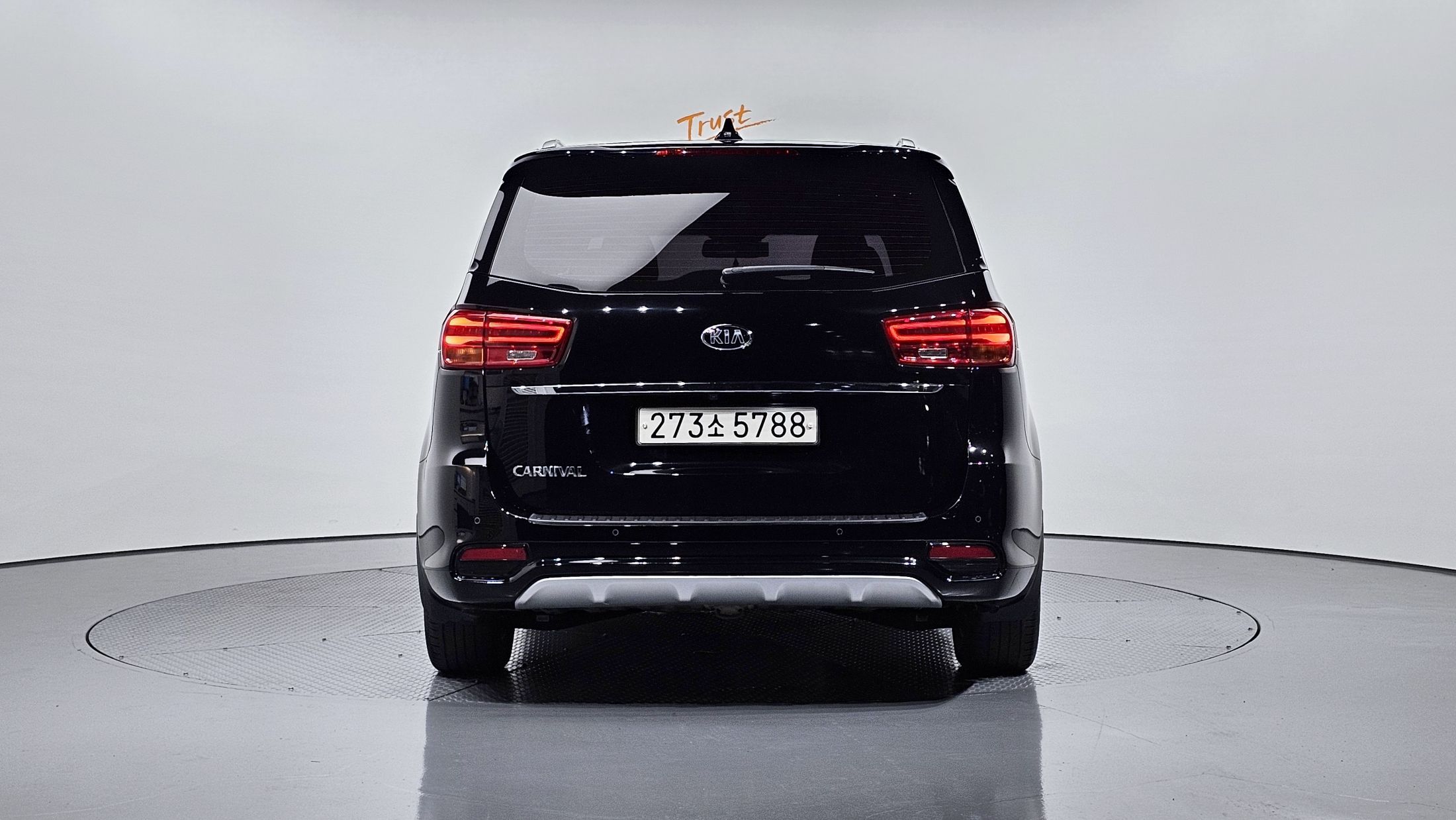KIA CARNIVAL 2018