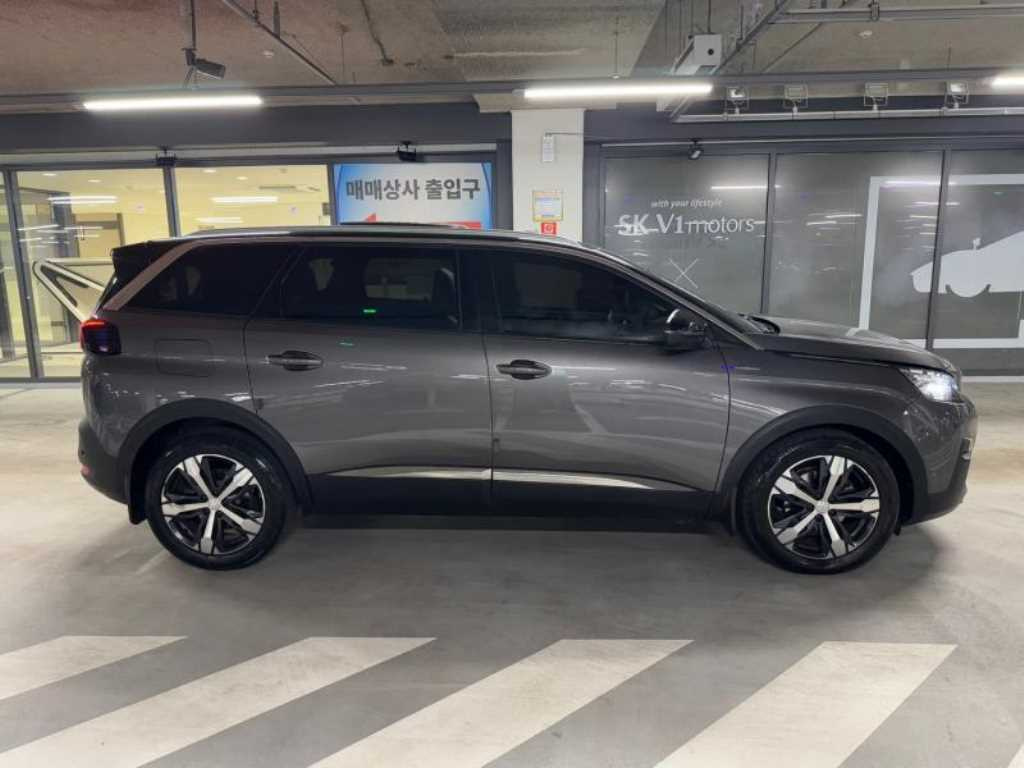 PEUGEOT 5008 2019