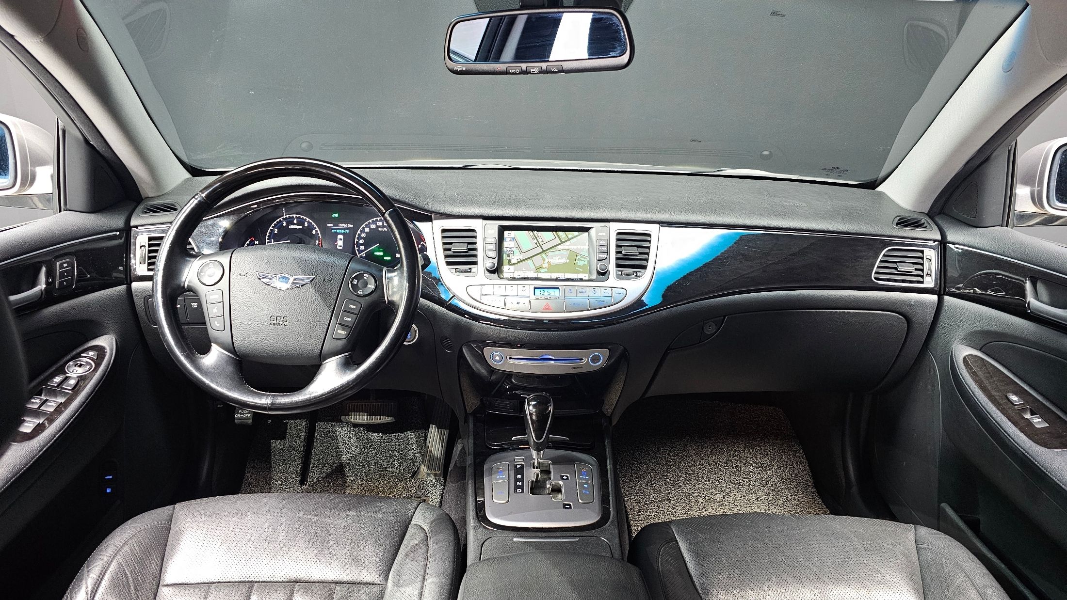 HYUNDAI GENESIS 2011