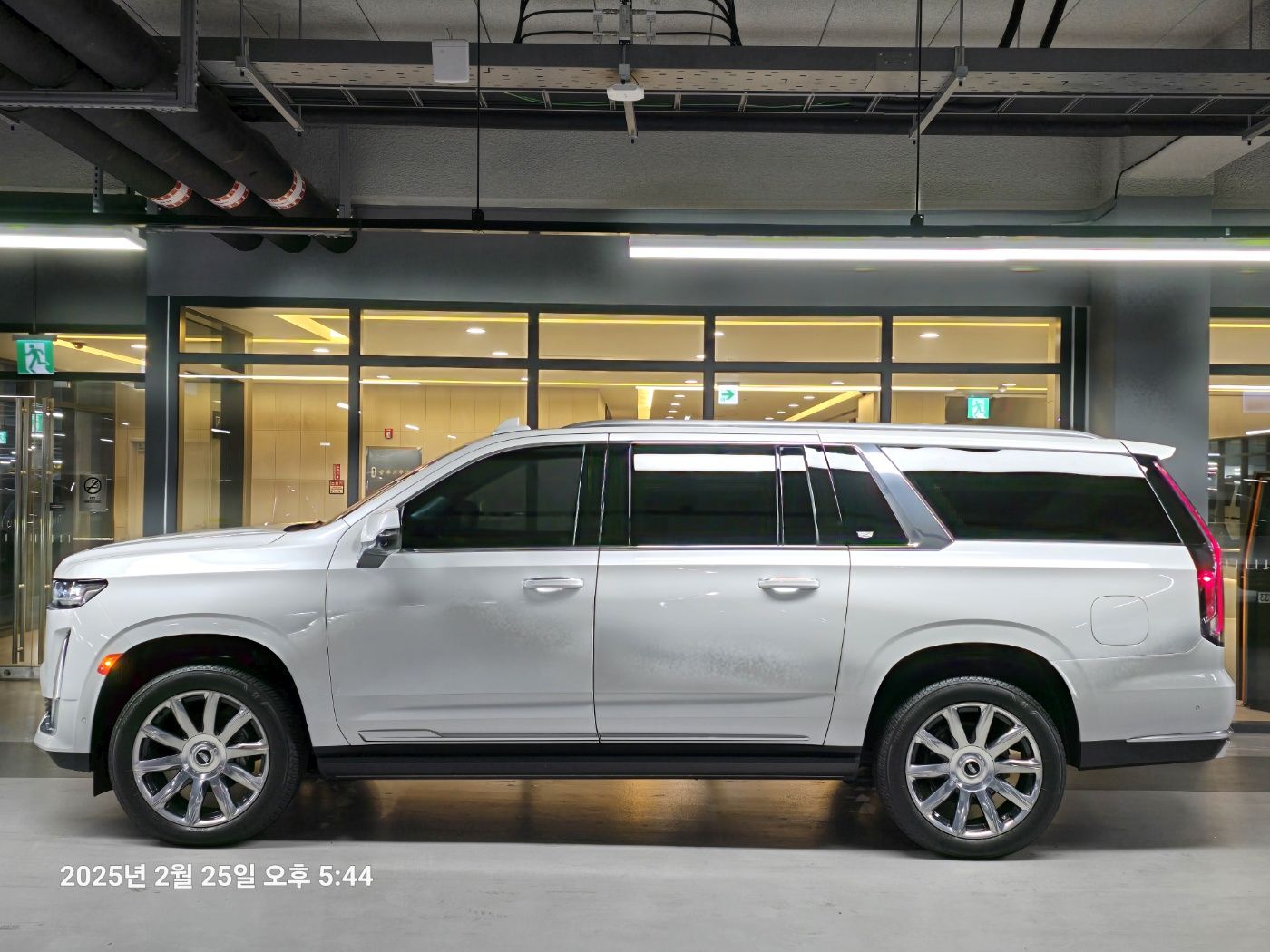 CADILLAC ESCALADE