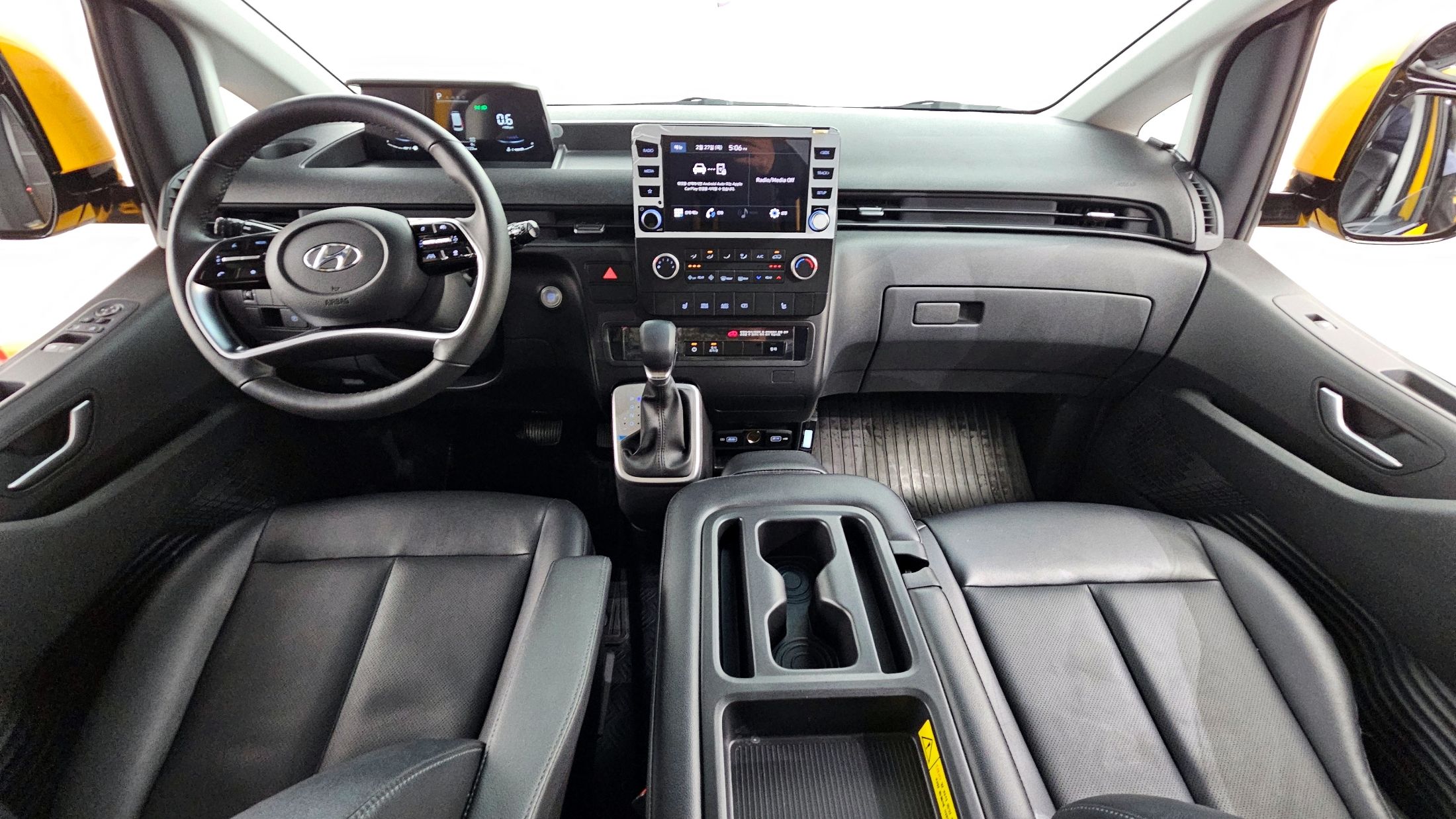 HYUNDAI STARIA 2023